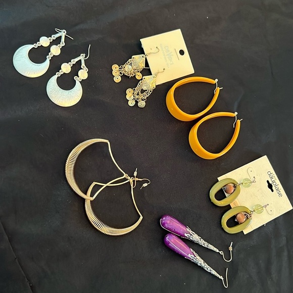 Jewelry - Earring lot #104